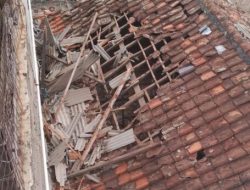 Dampak Kerusakan Akibat Angin Puting Beliung Terjang Cimahi