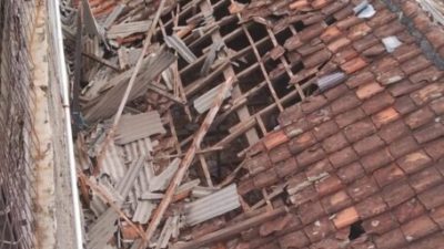 Dampak Kerusakan Akibat Angin Puting Beliung Terjang Cimahi