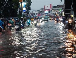 Dilanda Hujan Angin Akses Cimahi Menuju Bandung Kebanjiran