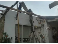 Puting Beliung Terjang Cimahi, genting terbang Atap Tersapu Angin