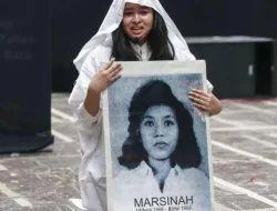 Tangis Ahli Waris Marsinah Saat Momen Pemberian Gelar Pahlawan Nasional