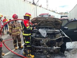 Diduga Korslet Mobil Terbakar di Underpass Dustira Cimahi