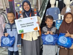 Rumah Zakat Salurkan Baju Lebaran untuk Anak Dhuafa